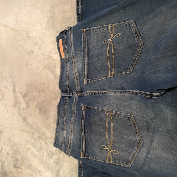 Denizen Jeans - Picture 2 of 3